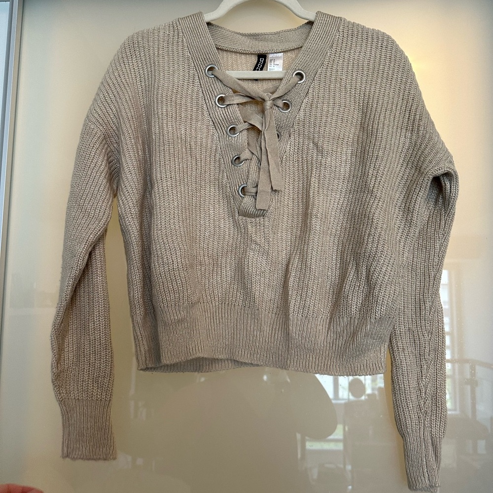 H&M Beige cropped sweater sz M